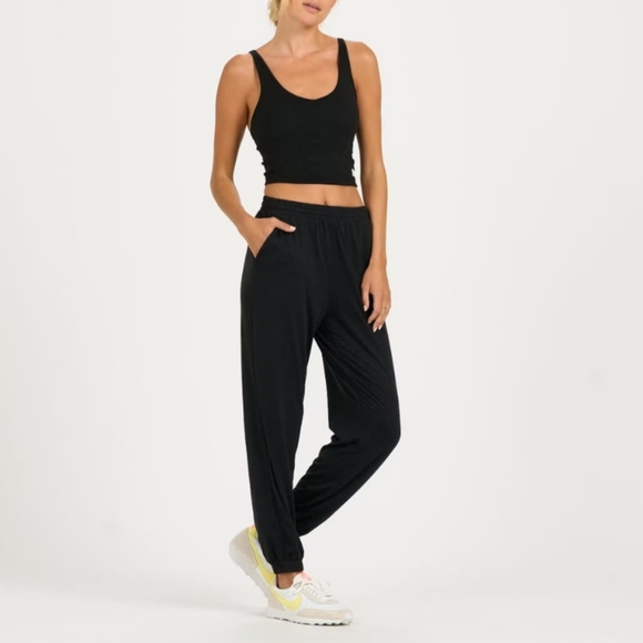 NWT Vuori Women's Boyfriend Jogger - Size Medium - Picture 5 of 6